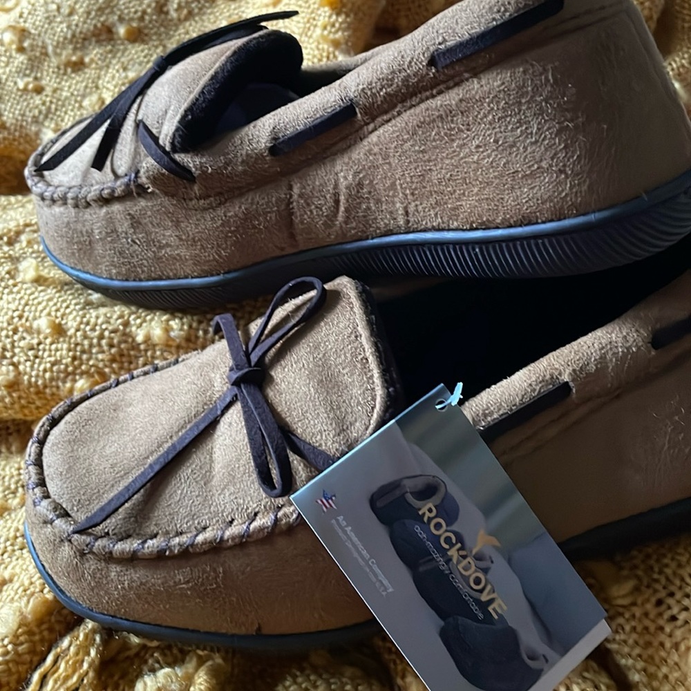 NWTS! RockDove Women's Emily Indoor Outdoor Moccasin Slipper….and they are cute!